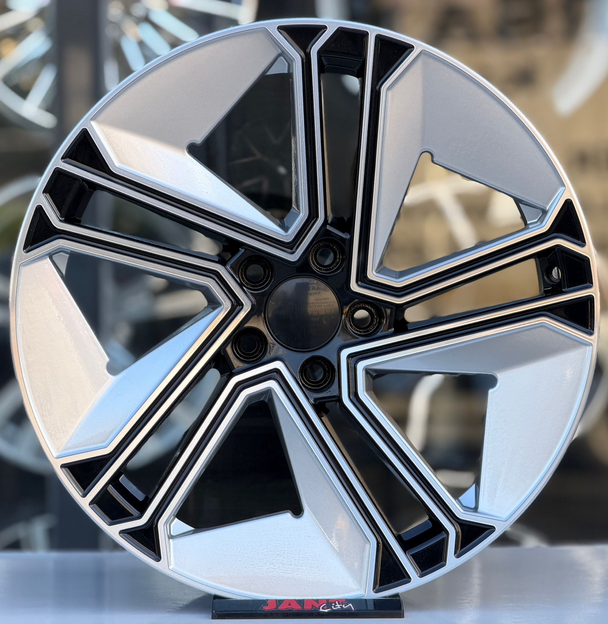 18′ 5X100 E-TRON JANT MODELİ - Görsel 1